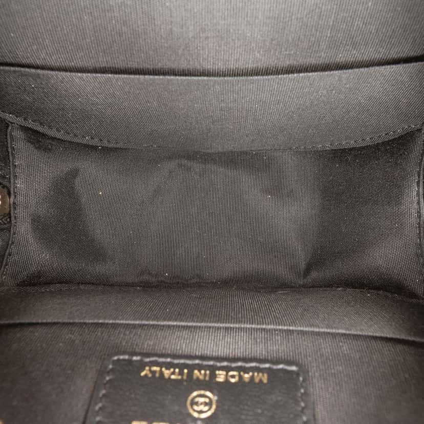 Chanel CC Quilted Lambskin Ribbon Round Clutch With Chain Black Leather Very good condition - Model View