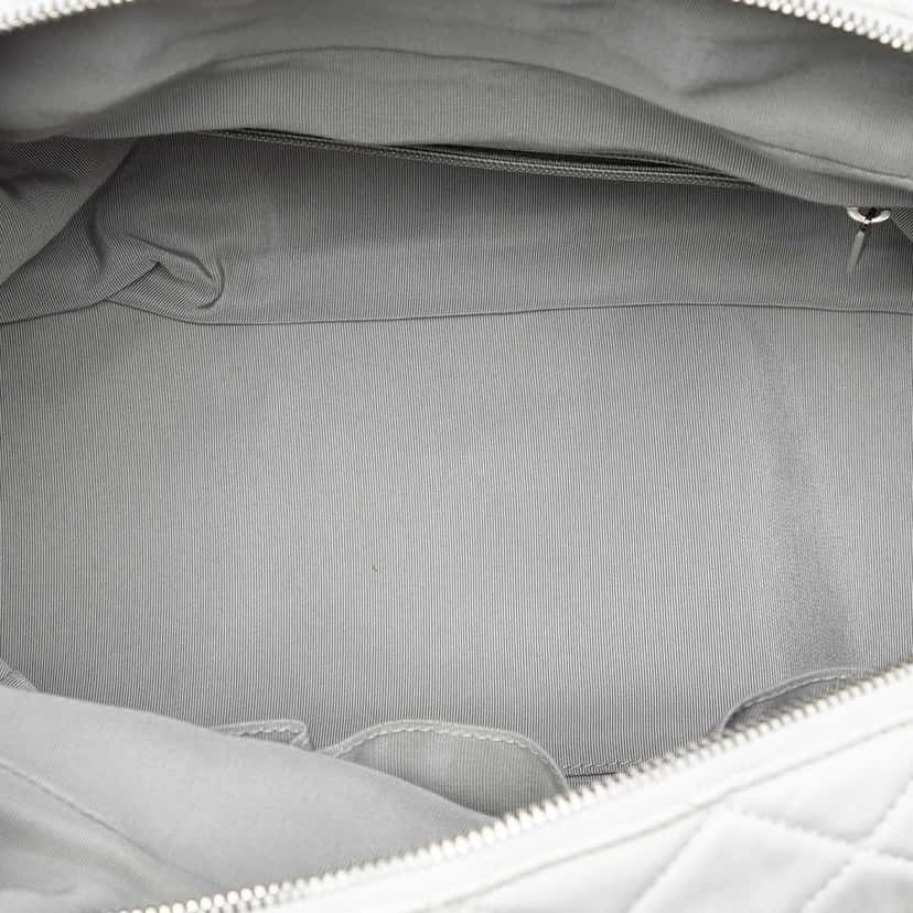 Chanel CC Lambskin Frame Tote White Leather Very good condition - Model View