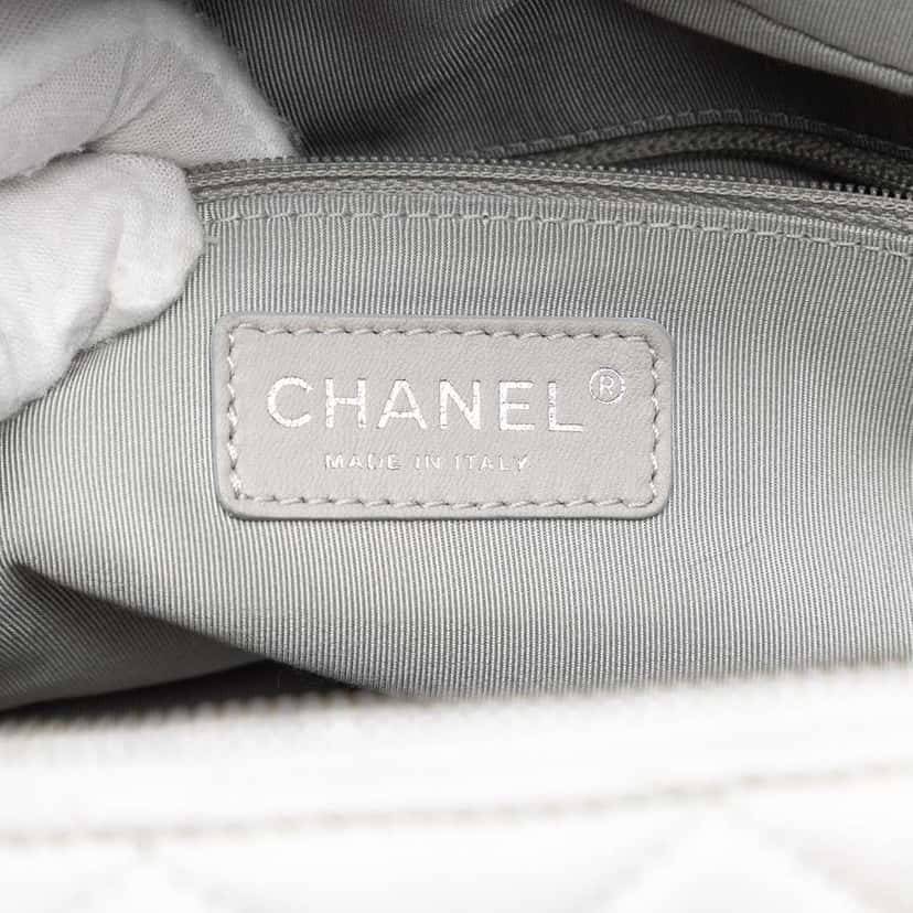 Chanel CC Lambskin Frame Tote White Leather Very good condition - Box View