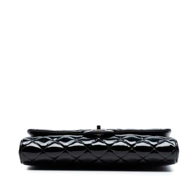 Chanel CC Quilted Patent Clutch With Chain Black Leather Very good condition - Inside View