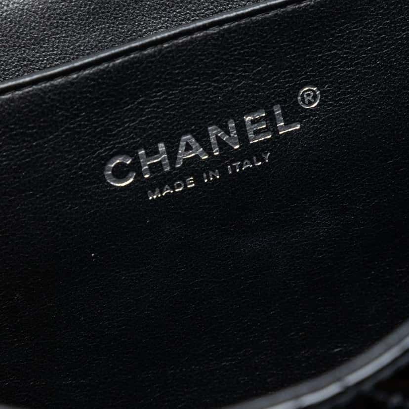 Chanel CC Quilted Patent Clutch With Chain Black Leather Very good condition - Box View