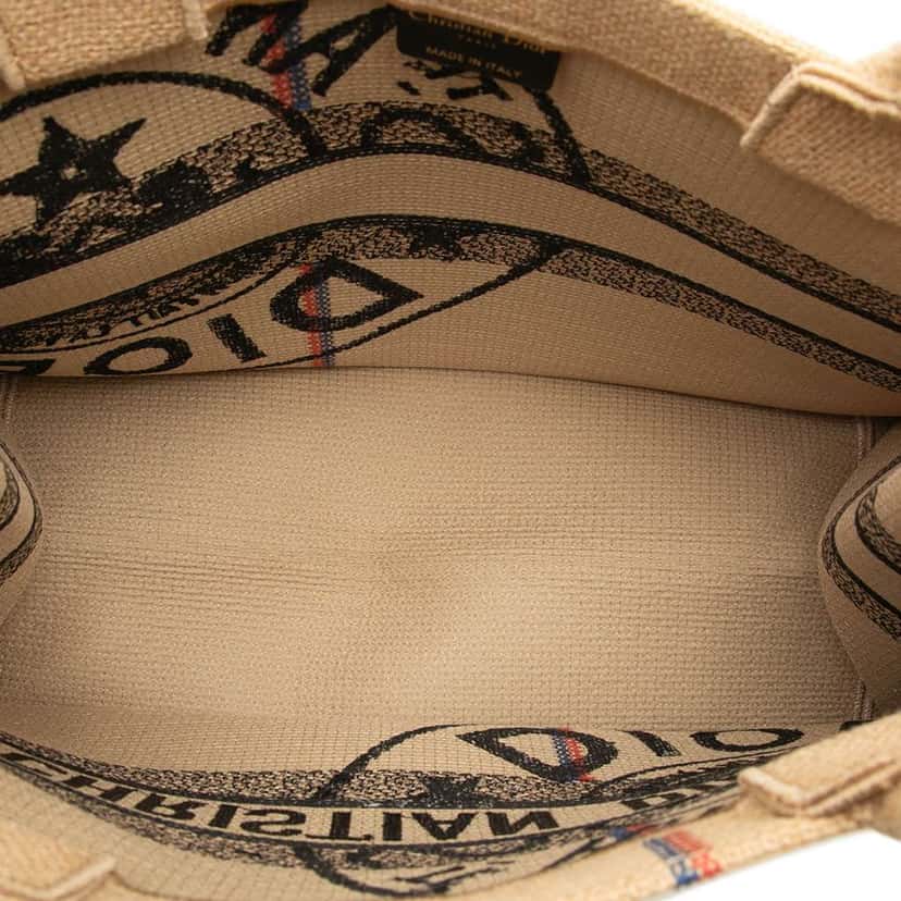 Dior Medium Jute Embroidered Book Tote Beige Polyester Very good condition - Model View