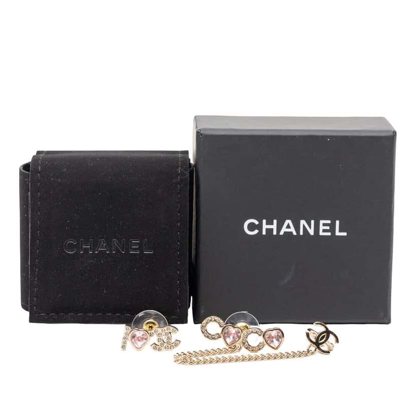 Chanel Gold Plated I Heart CC Coco Strass Ear Cuff Earrings Gold Metal Very good condition - Model View