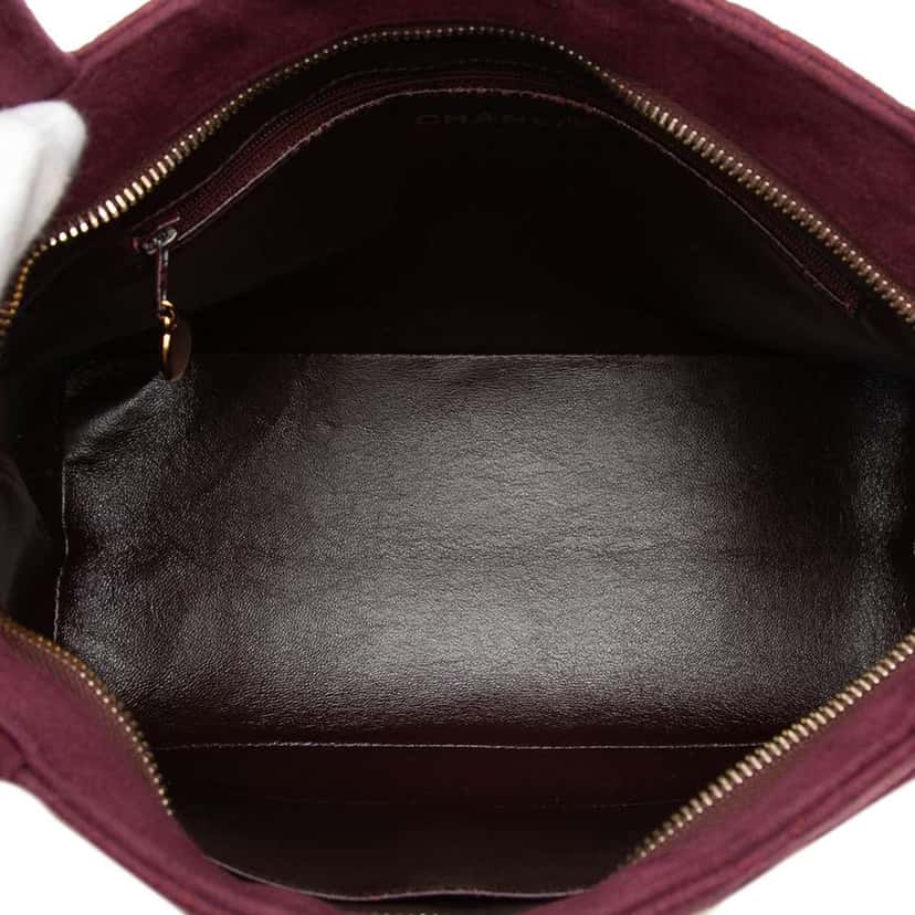 Chanel Suede Medallion Tote Red Leather Very good condition - Model View