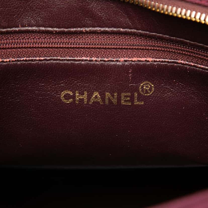 Chanel Suede Medallion Tote Red Leather Very good condition - Box View