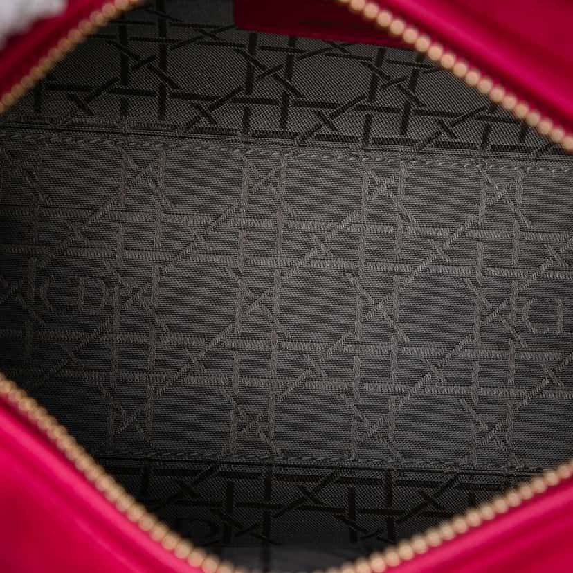 Dior Medium Lambskin Cannage Lady Dior Pink Leather Very good condition - Model View