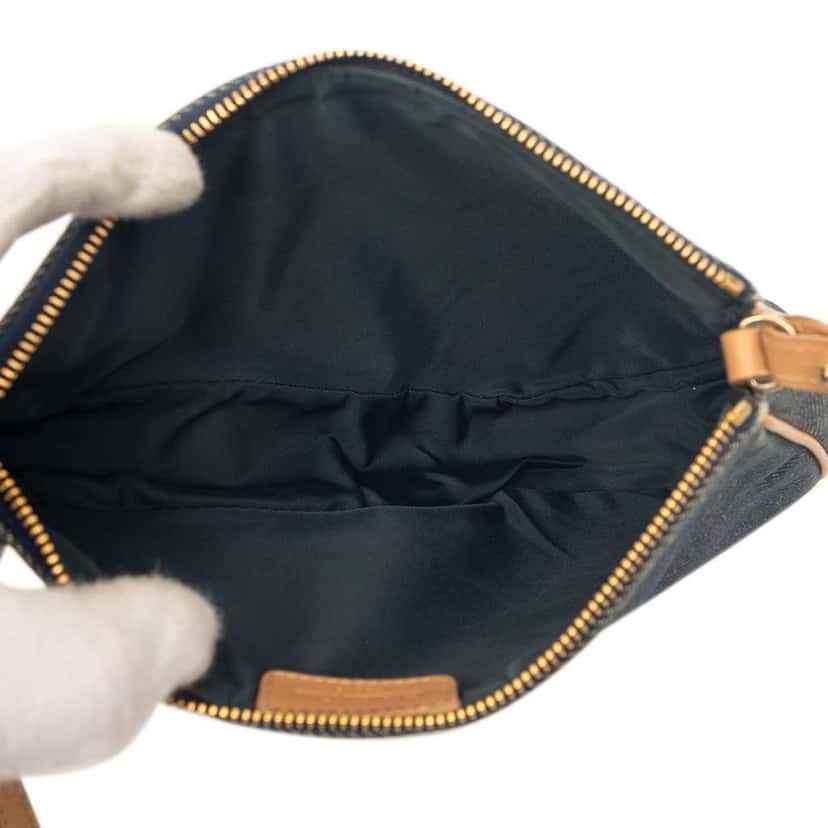 Dior Mini Denim Saddle Pochette Blue Denim Very good condition - Model View