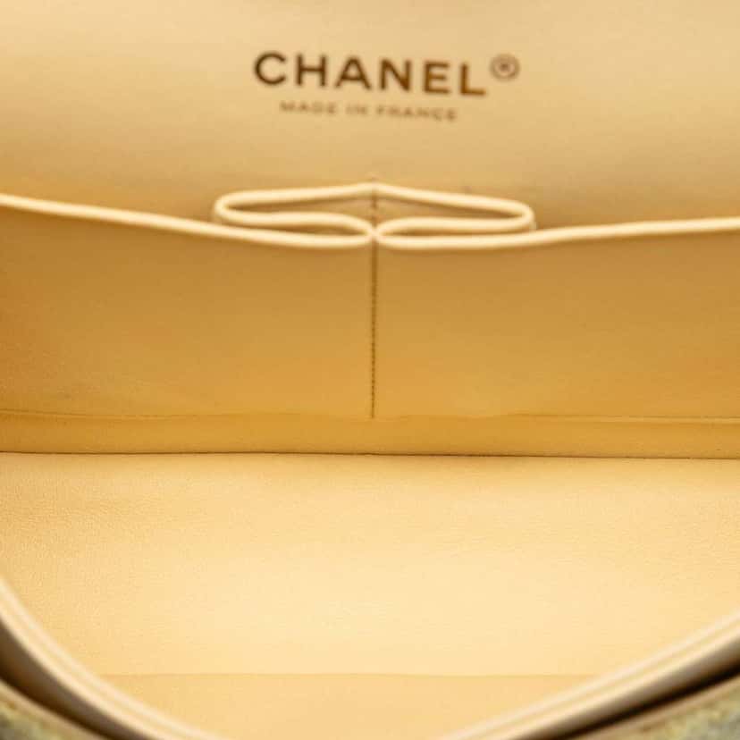 Chanel Medium Classic Fringed Tweed Double Flap Yellow Tweed Very good condition - Model View