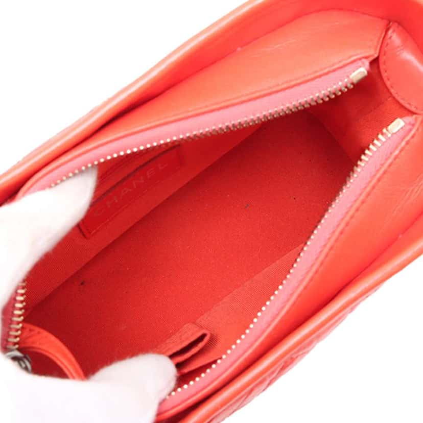 Chanel Small Aged Calfskin Gabrielle Crossbody Red Leather Very good condition - Inside View