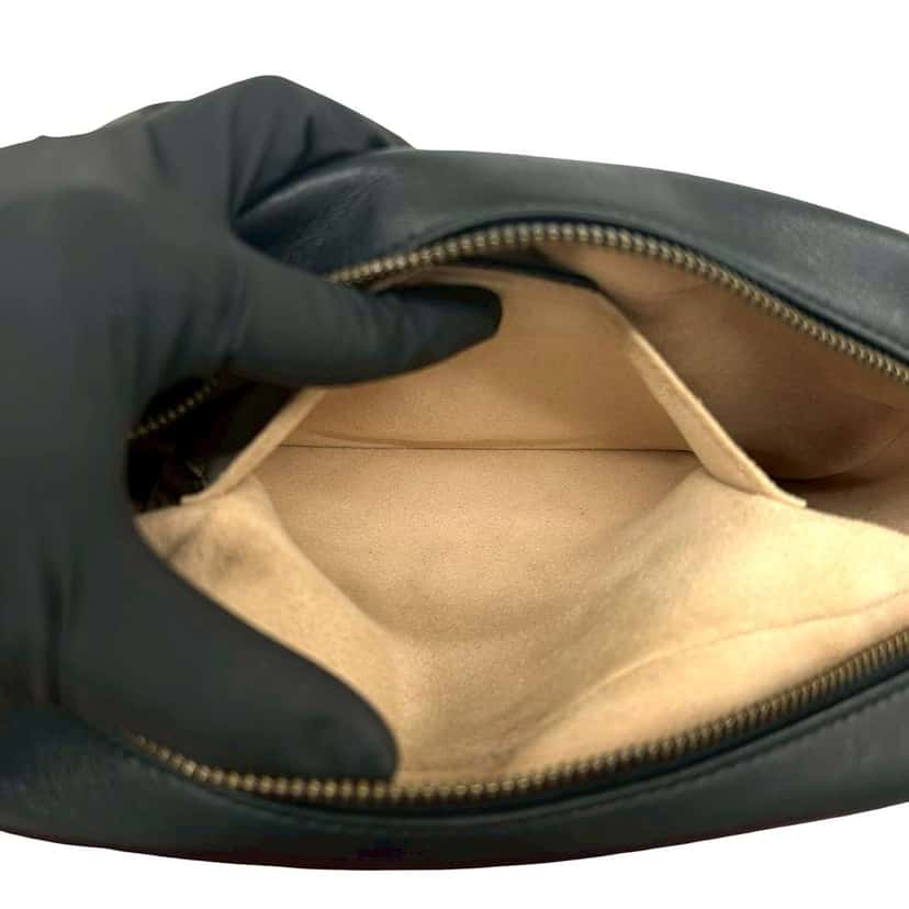 Gucci Small GG Marmont Matelasse Leather Crossbody Black Leather Very good condition - Model View