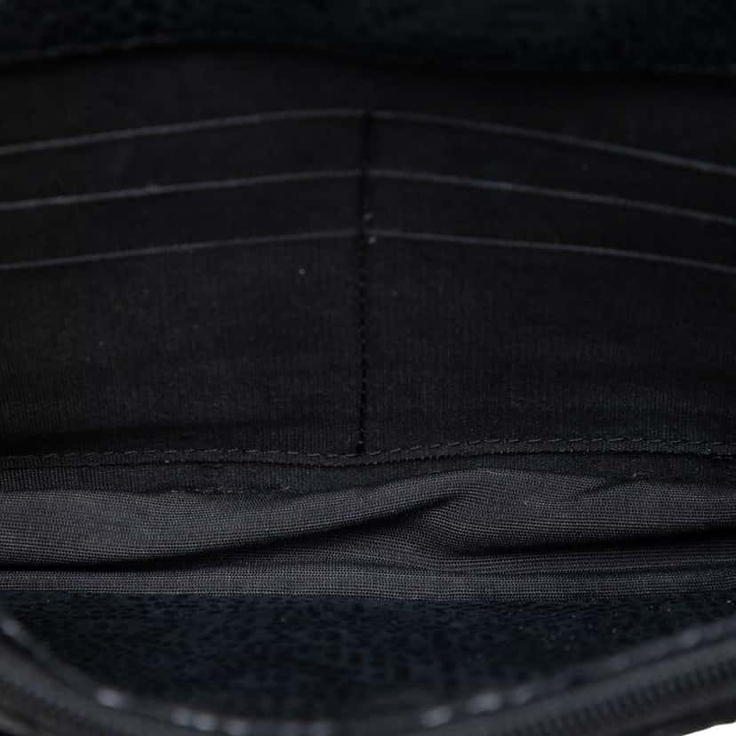 Chanel CC Lace Overlay Goatskin Wallet On Chain Black Leather Very good condition - Model View