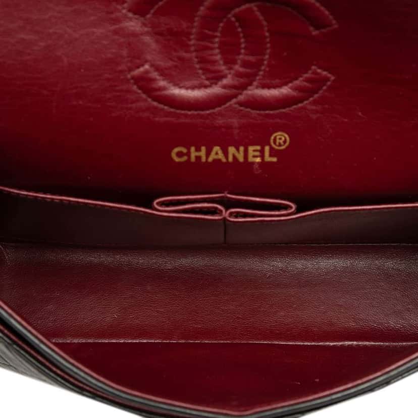 Chanel Small Classic Lambskin Double Flap Black Leather Very good condition - Model View