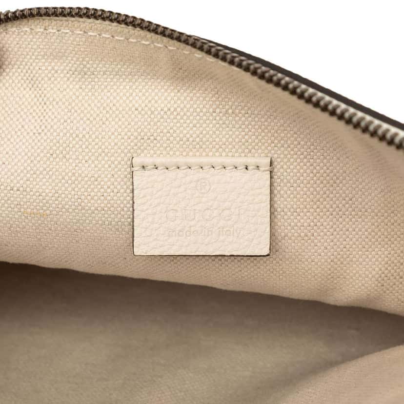 Gucci Leather Logo Clutch White Leather Very good condition - Model View