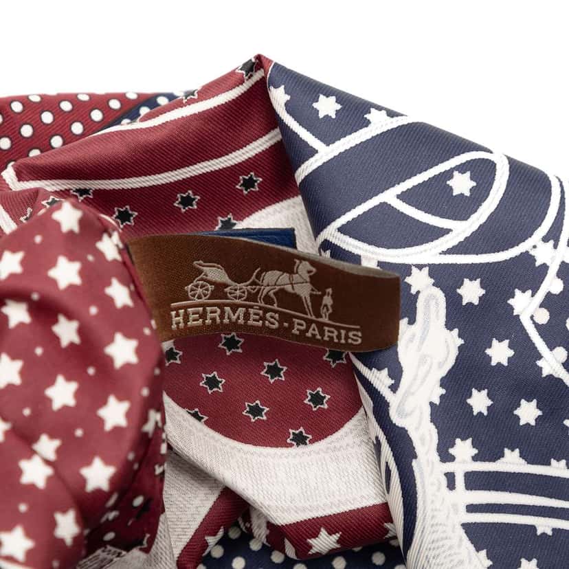 Hermès Silk Eperon d Or Bandana Sac Musardine Insert Pouch Red Silk Very good condition - Box View