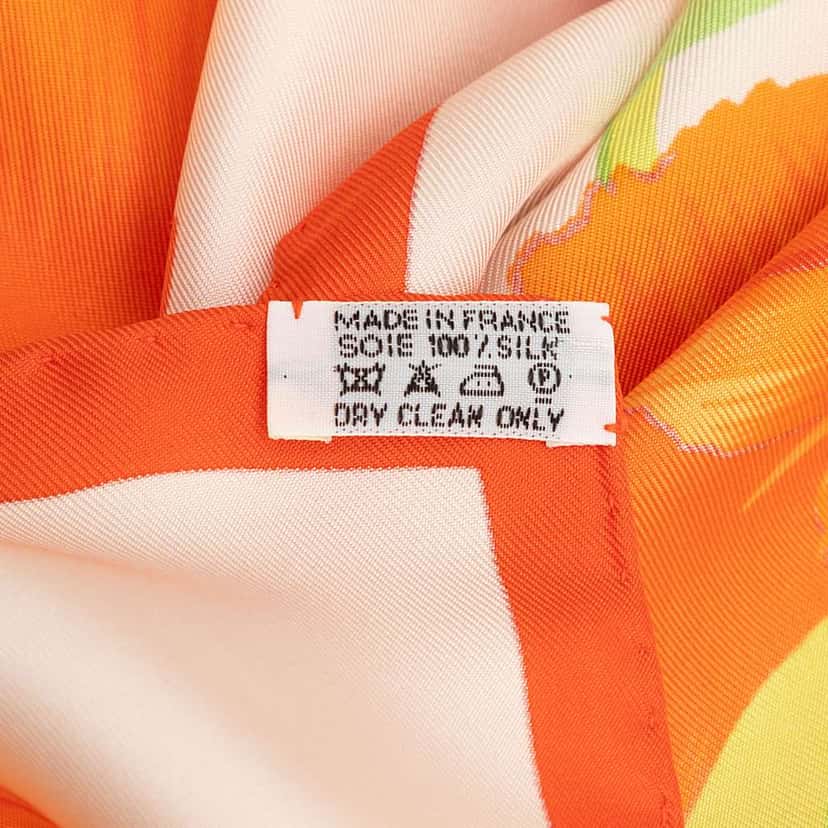 Hermès Les Pivoines Silk Scarf 90 Orange Silk Very good condition - Model View