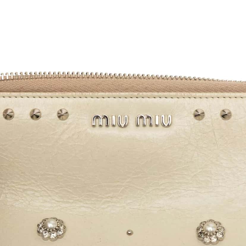 Miu Miu Faux Pearl Studded Leather Clutch White Leather Very good condition - Box View