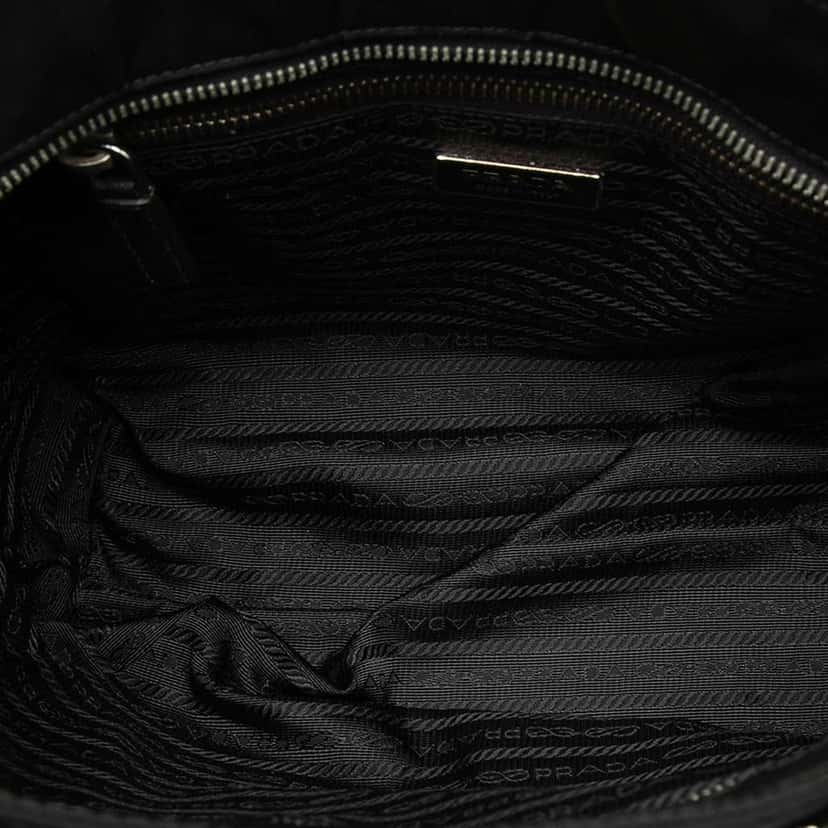 Prada Saffiano Trimmed Tessuto Tote Black Very good condition - Model View
