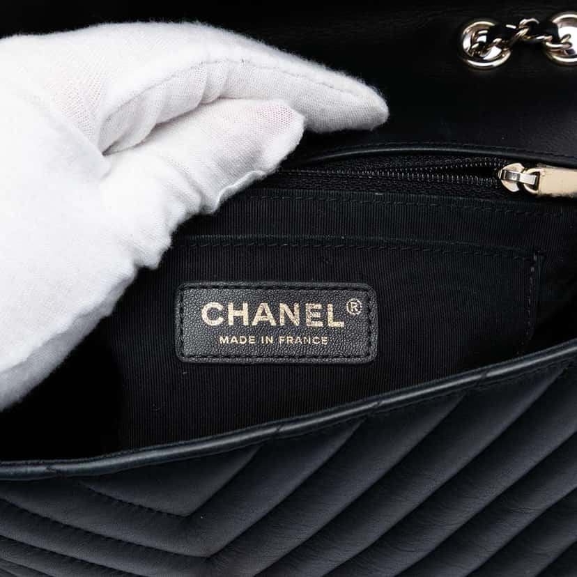 Chanel Mini Chevron Calfskin Statement Flap Black Leather Very good condition - Box View