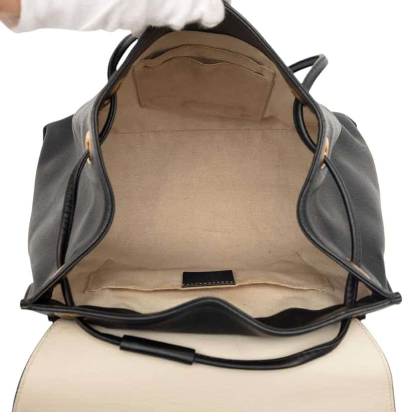 Gucci Leather Studded Animalier Malin Backpack Black Leather Very good condition - Model View