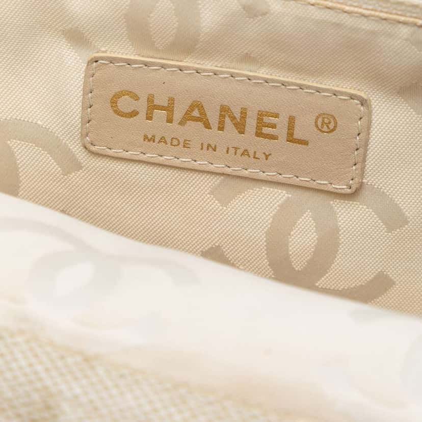 Chanel Canvas Wooden Clam Shell Handbag White Canvas Very good condition - Box View