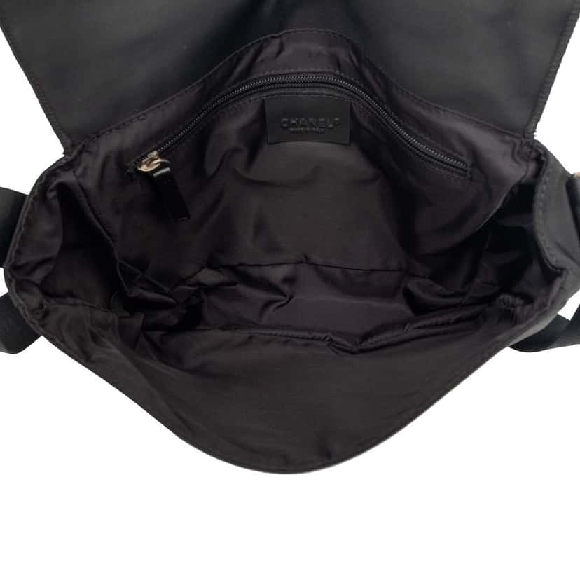 Chanel Nylon Sport Line Crossbody Blue Good condition - Model View