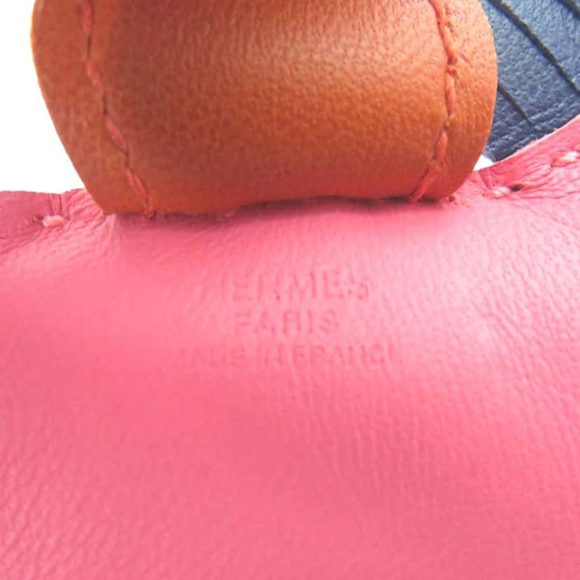 Hermès Milo Lambskin and Swift Grigri Rodeo Bag Charm PM Pink Leather Very good condition - Inside View