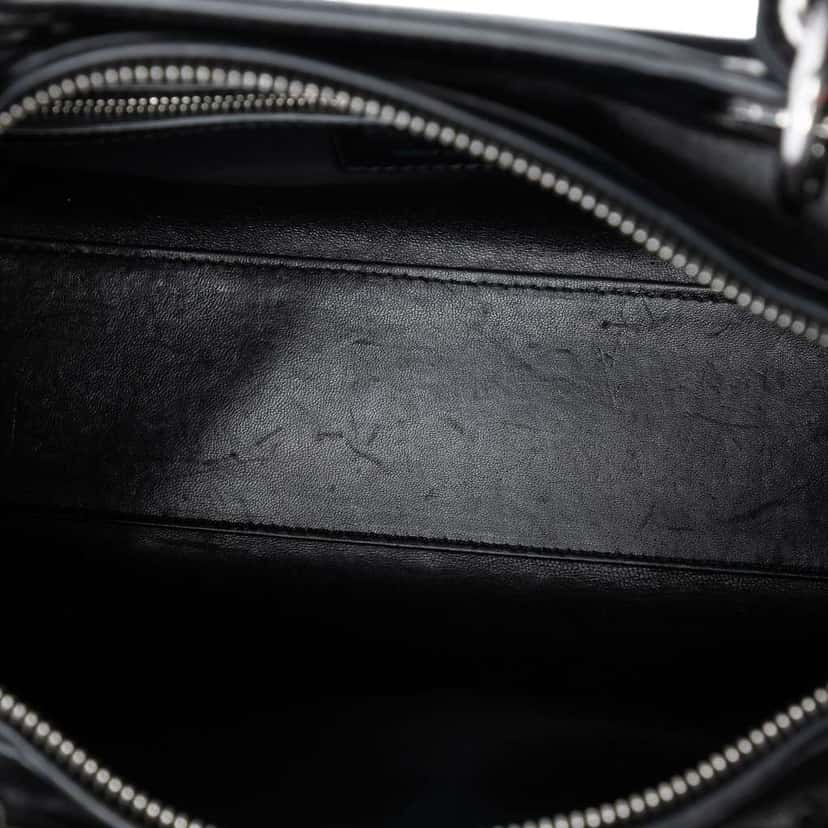 Dior Large Calfskin Pocket Tote Lady Dior Black Leather Very good condition - Model View