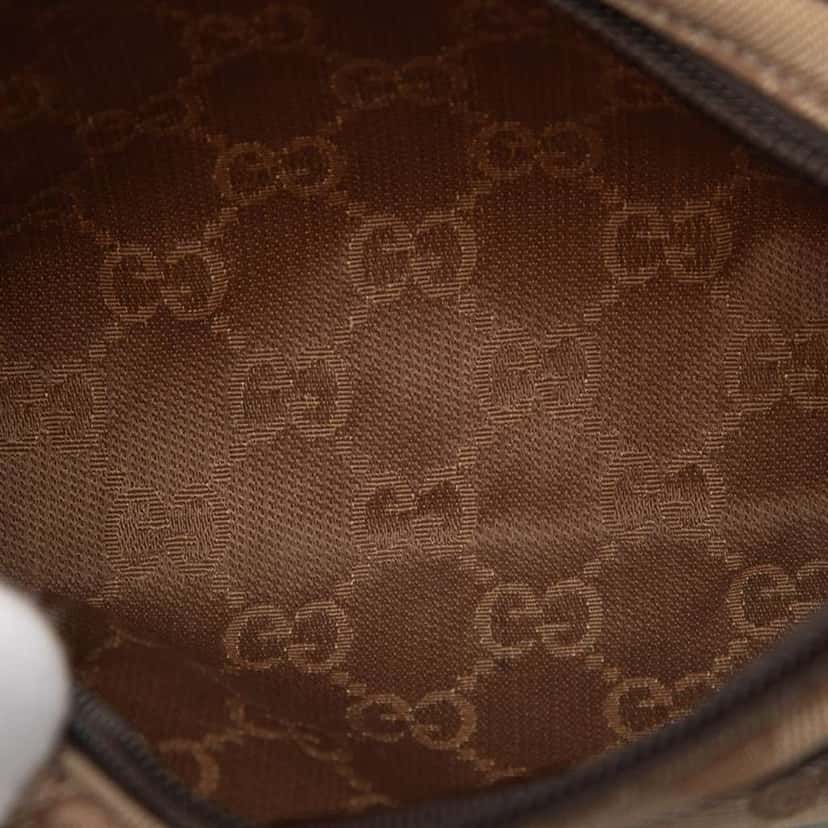 Gucci GG Canvas Pouch Beige Very good condition - Model View