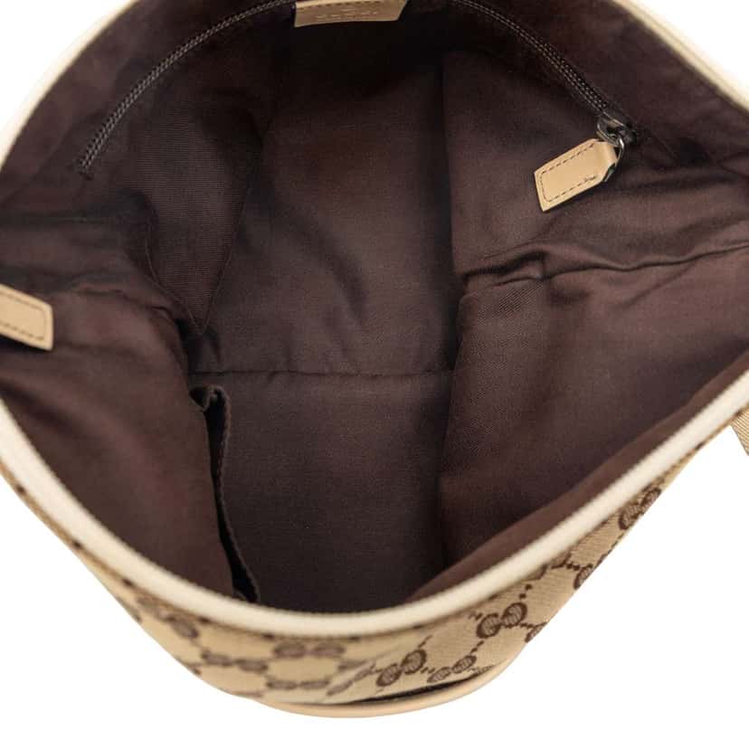 Gucci GG Canvas Crossbody Beige Canvas Very good condition - Model View