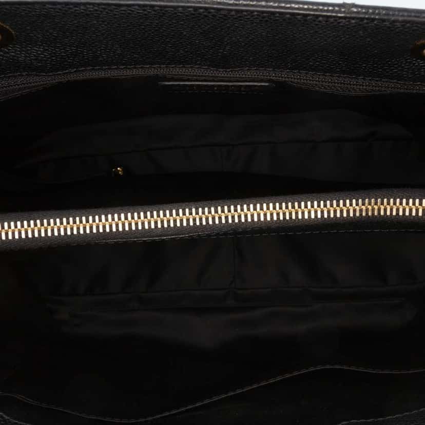 Chanel Caviar Grand Shopping Tote Black Leather Very good condition - Model View
