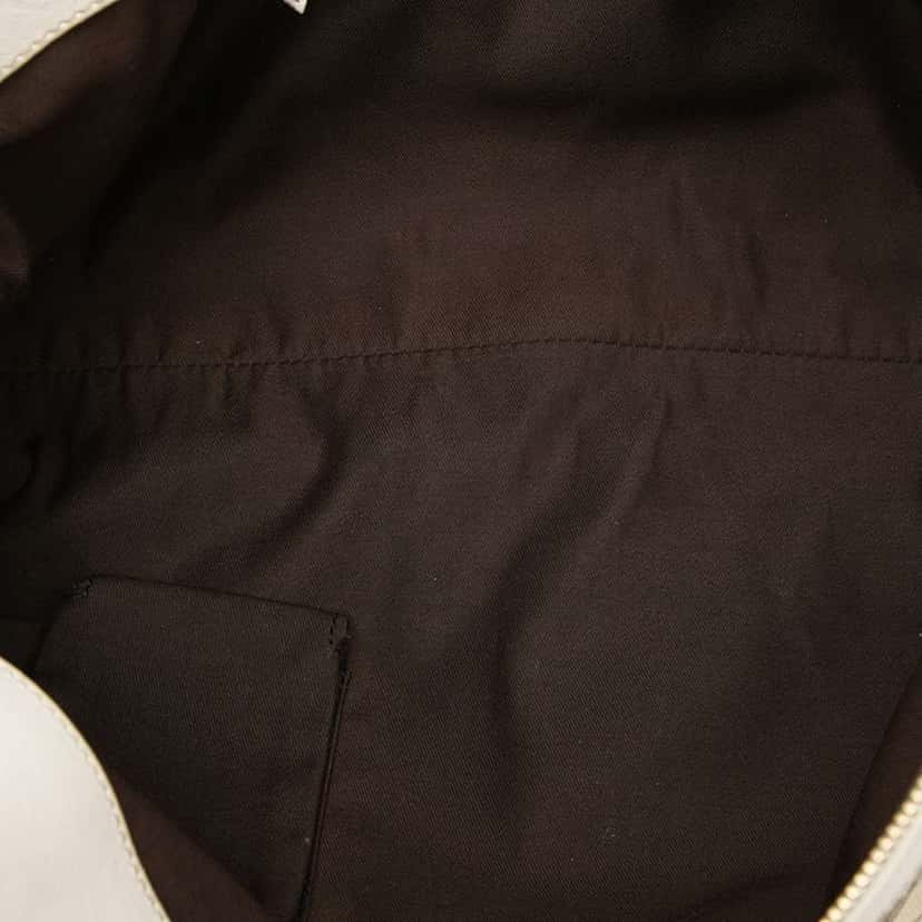 Gucci GG Canvas Abbey D Ring Tote Beige Canvas Good condition - Model View