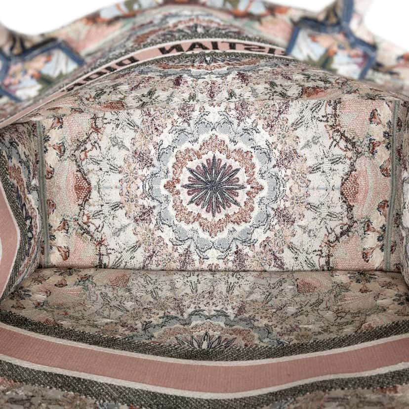 Dior Large Embroidered Canvas KaleiDiorscopic Book Tote Pink Canvas Very good condition - Model View