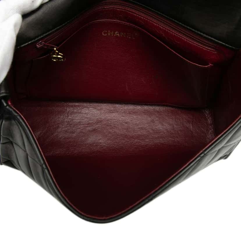 Chanel CC Quilted Lambskin Flap Crossbody Black Leather Very good condition - Model View