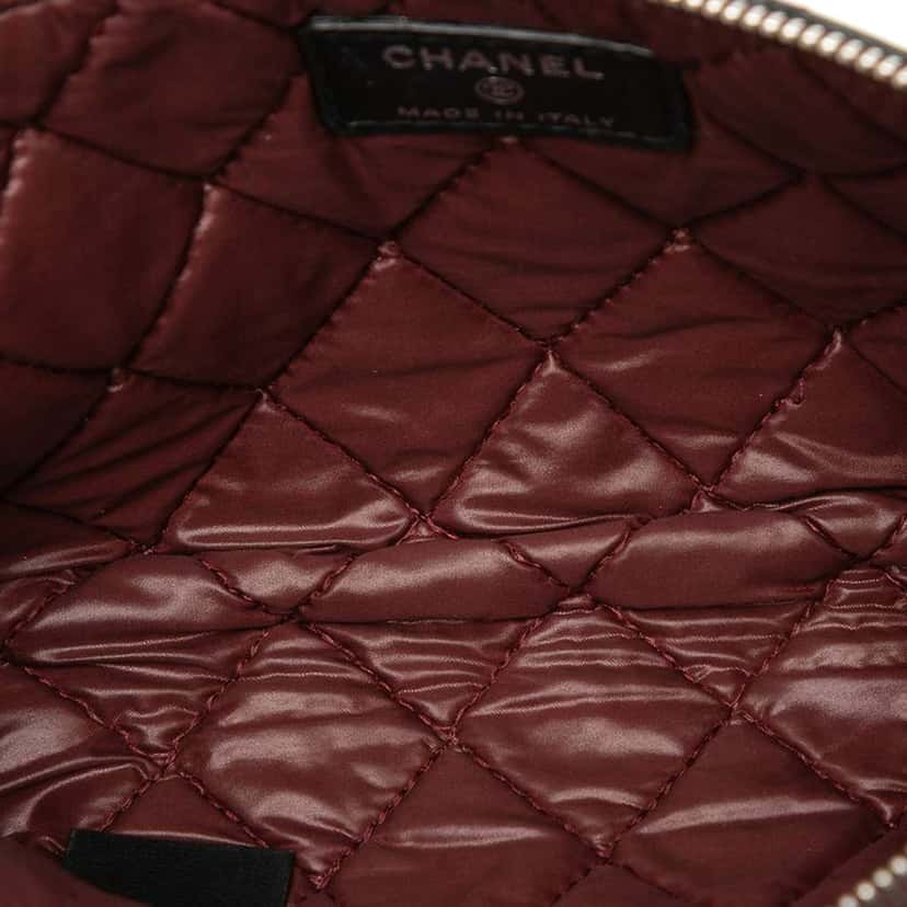 Chanel CC Quilted Lambskin Zip Pouch Black Leather Very good condition - Model View