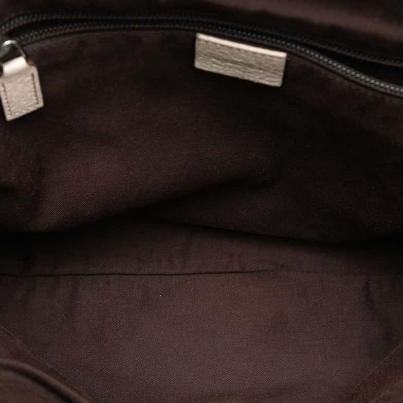 Gucci GG Canvas Crossbody Beige Canvas Very good condition - Model View