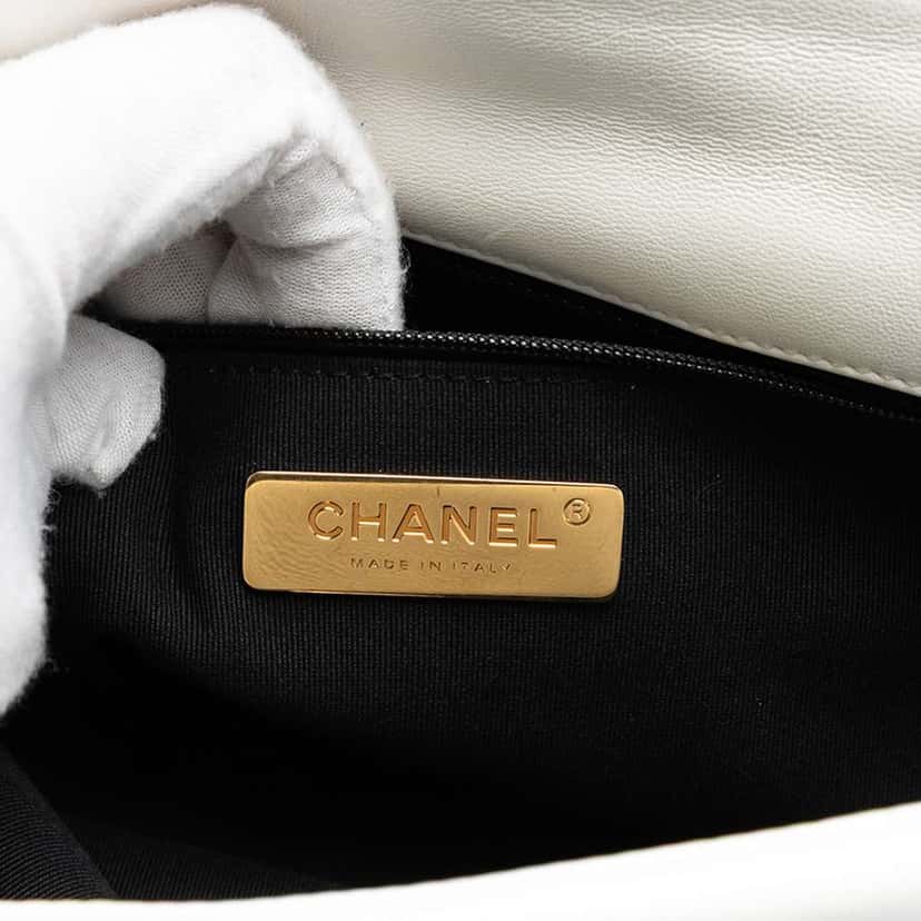 Chanel Large Lambskin 19 Flap White Leather Very good condition - Box View