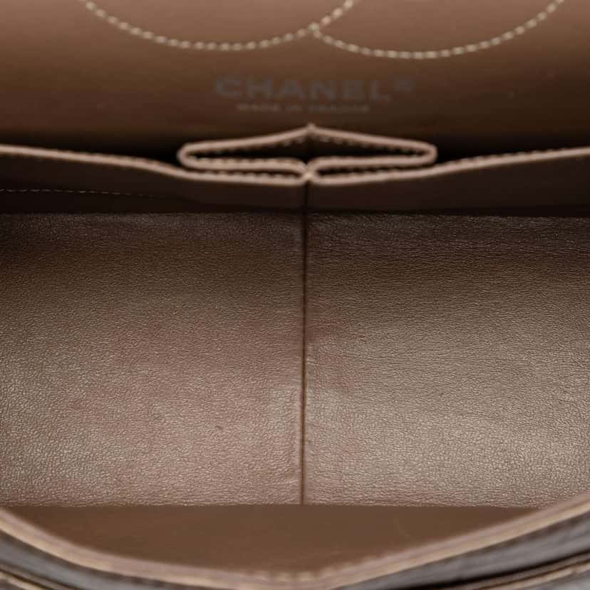 Chanel Quilted Metallic Aged Calfskin Reissue 2.55 Double Flap 226 Gold Leather Very good condition - Model View