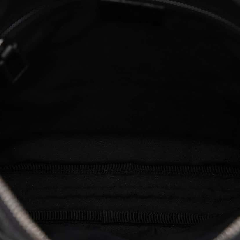 Gucci GG Canvas Crossbody Black Canvas Very good condition - Model View