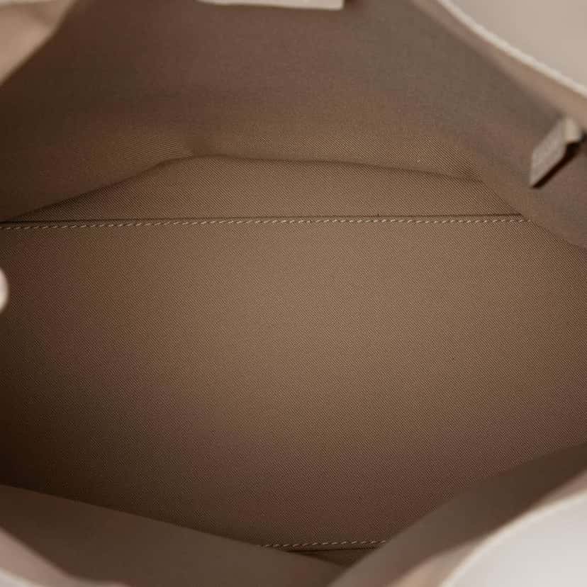 Gucci GG Canvas Tote Beige Canvas Very good condition - Model View