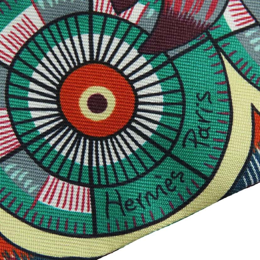 Hermès The Savana Dance Silk Twilly Scarf Green Silk Very good condition - Model View