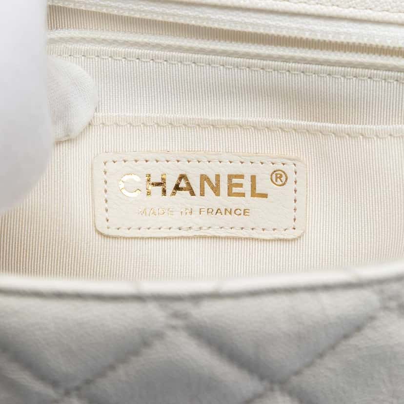 Chanel Mini Rectangular Caviar Single Flap White Leather Very good condition - Box View