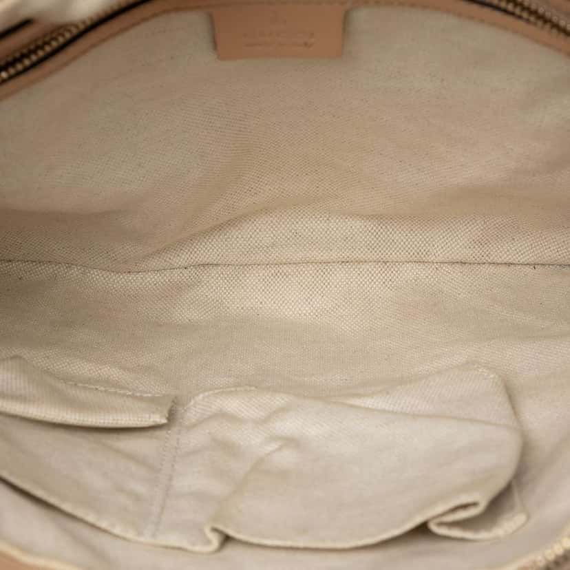 Gucci GG Canvas Lovely Crossbody Pink Canvas Very good condition - Model View