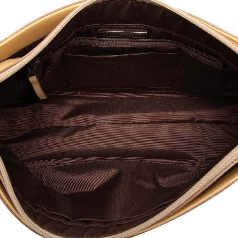 Burberry Calfskin and Suede Stitch Shoulder Bag Beige Leather Very good condition - Model View