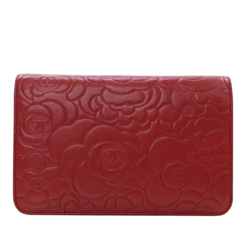 Chanel CC Embossed Lambskin Camellia Wallet On Chain Red Leather Very good condition - Model View