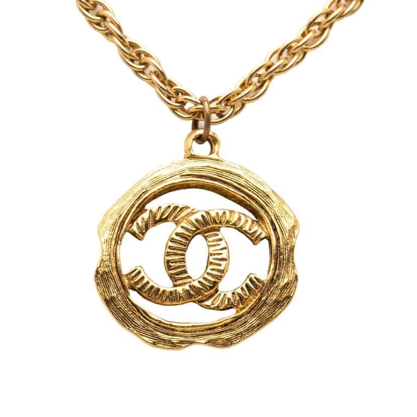 Chanel CC Gold Plated Round Pendant Necklace Gold Metal Very good condition - Back View