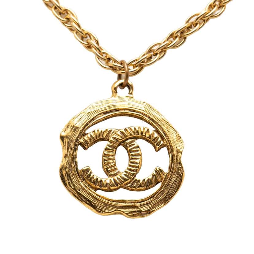 Chanel CC Gold Plated Round Pendant Necklace Gold Metal Very good condition - Inside View