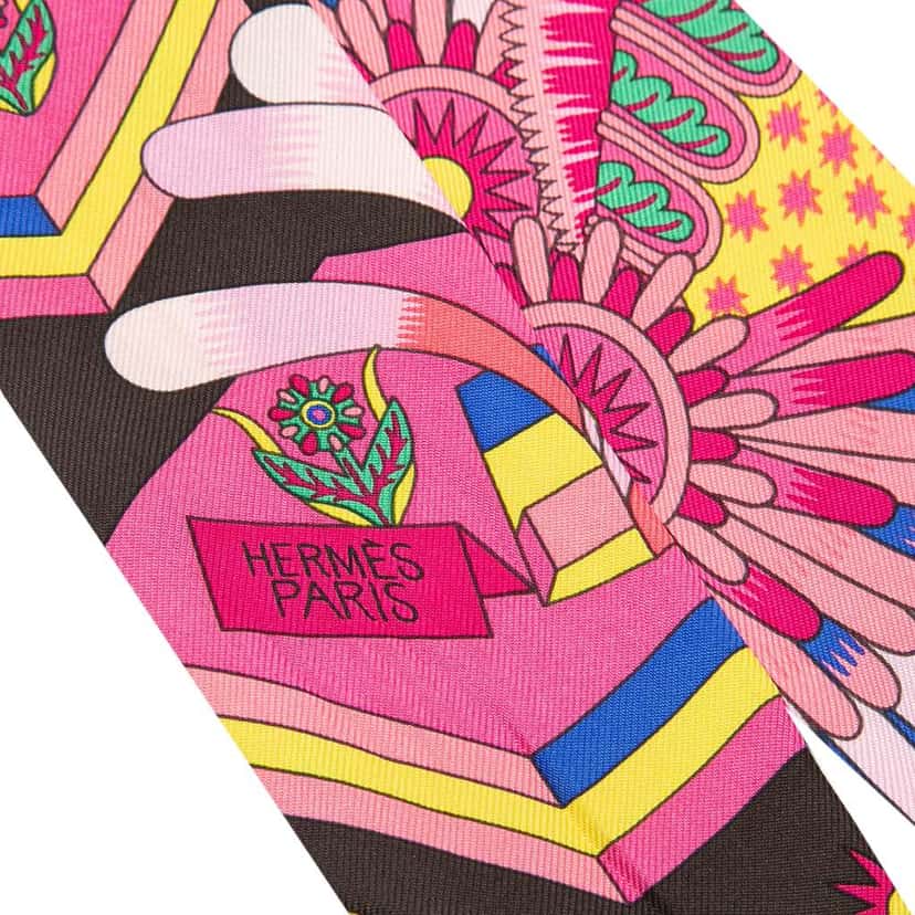 Hermès La Source de Pegase Silk Twilly Scarf Pink Silk Very good condition - Inside View