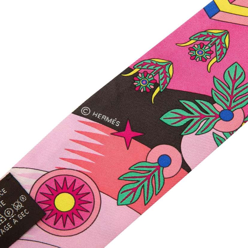 Hermès La Source de Pegase Silk Twilly Scarf Pink Silk Very good condition - Box View