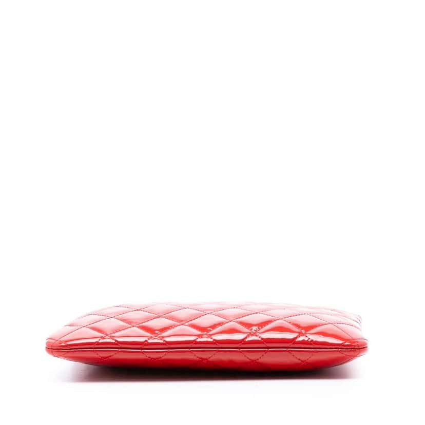 Chanel Small Quilted Patent Valentine Hearts O Case Clutch Red Leather Very good condition - Inside View