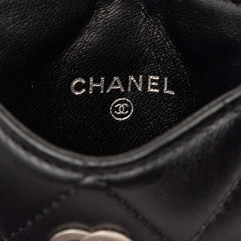 Chanel CC Quilted Lambskin Card Holder Black Leather Very good condition - Model View